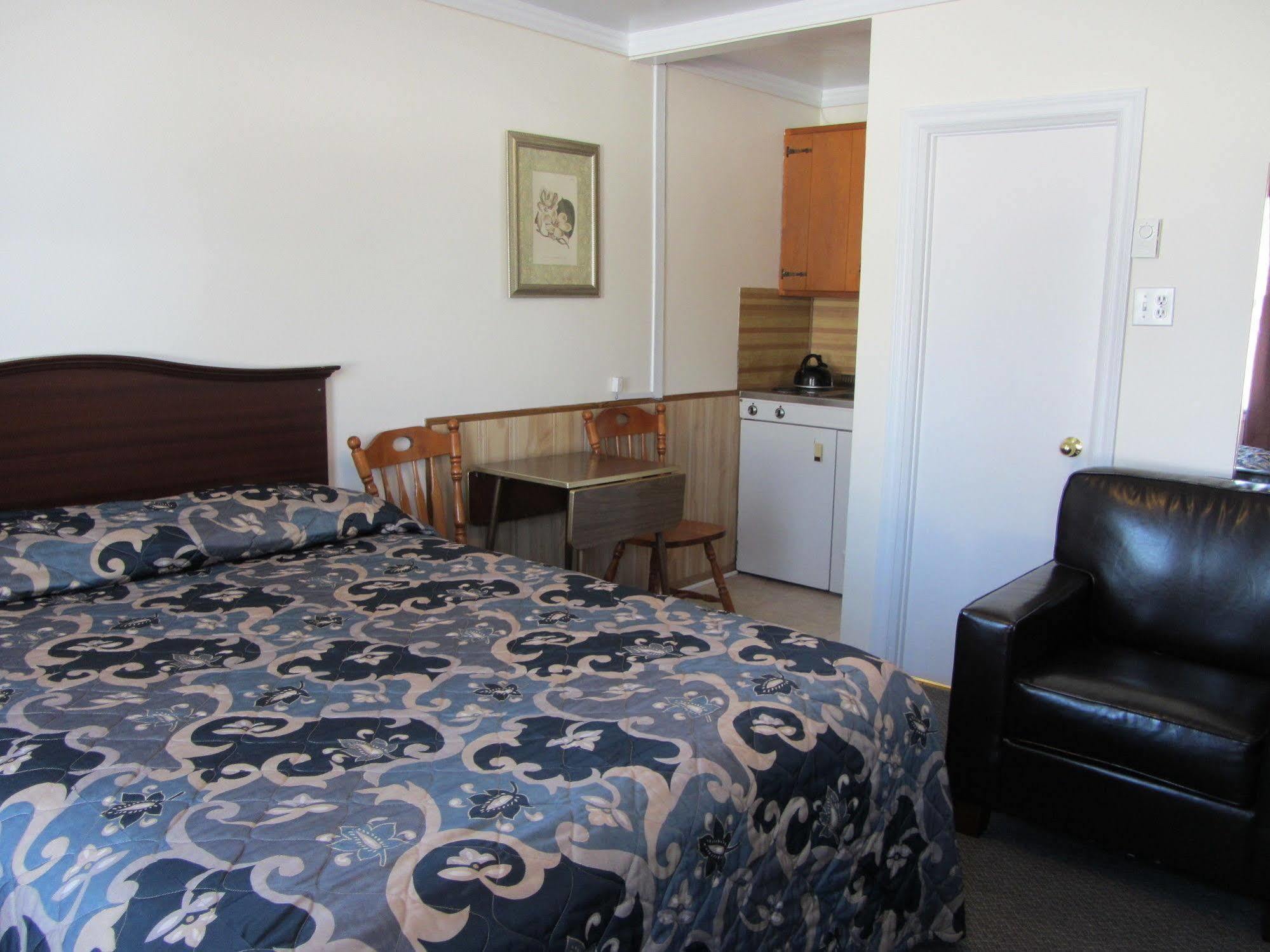 The Maplewood Motel 2*