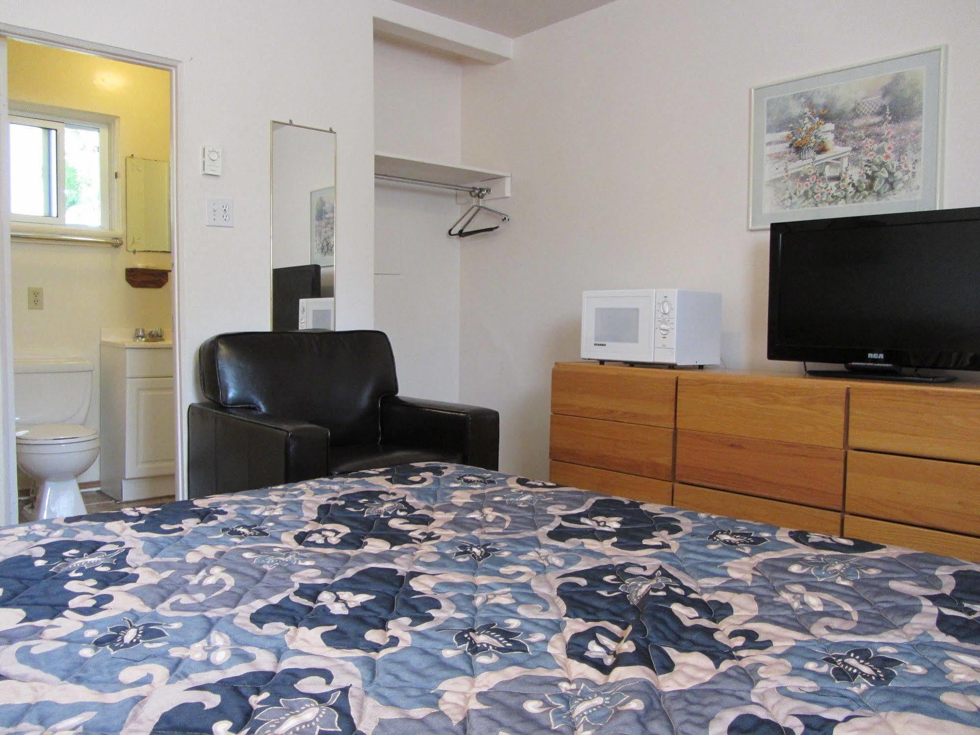 The Maplewood Motel 2*