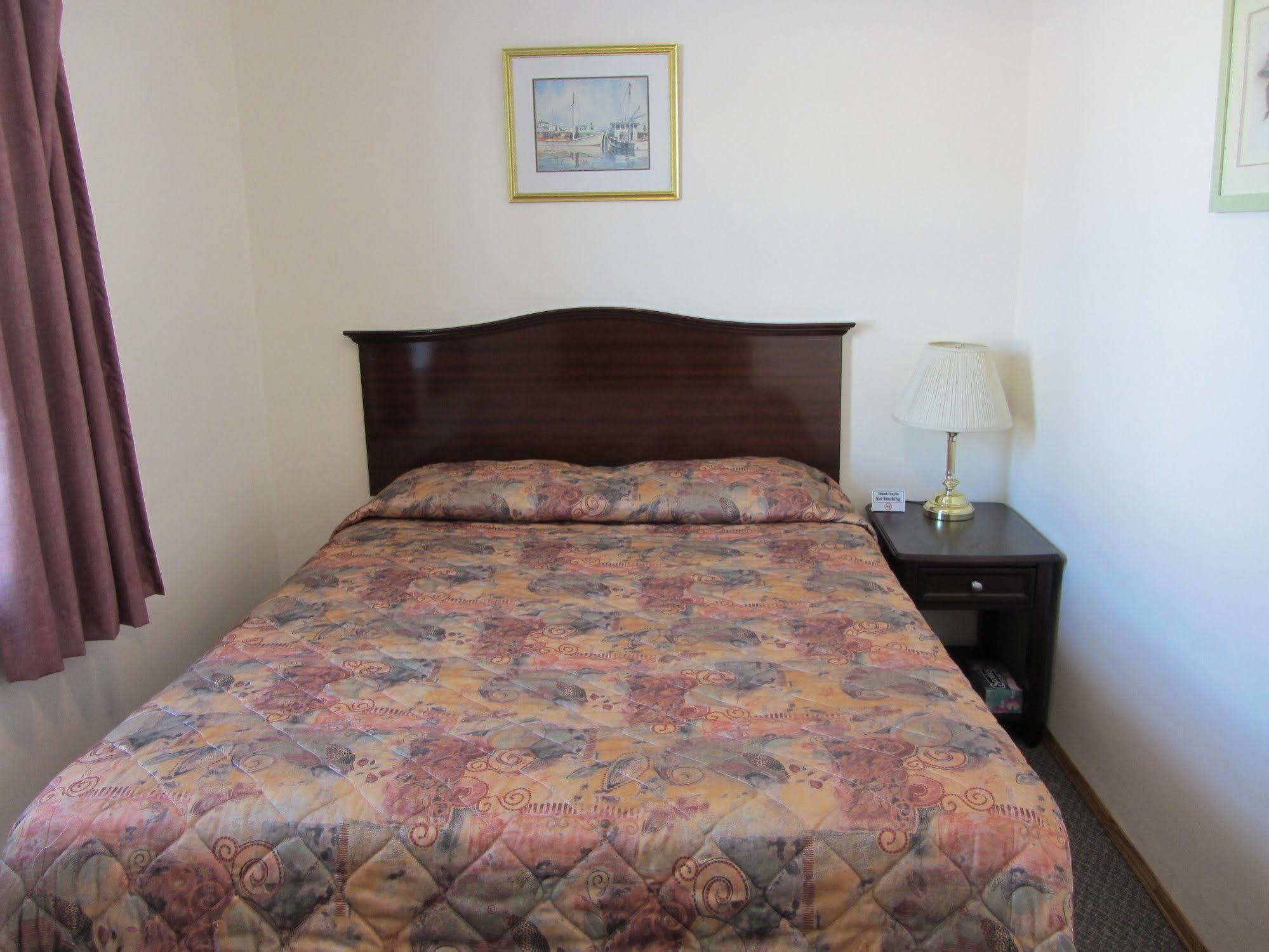 The Maplewood Motel 2*
